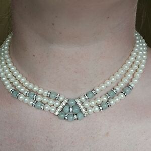Elegant Pearl and Silver Necklace